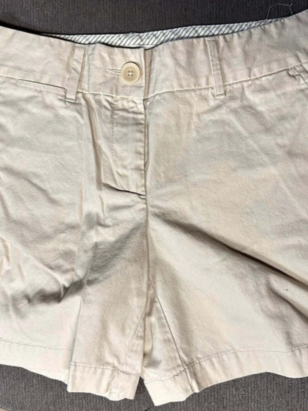 LOFT Women's Casual Shorts Size 2 in Beige